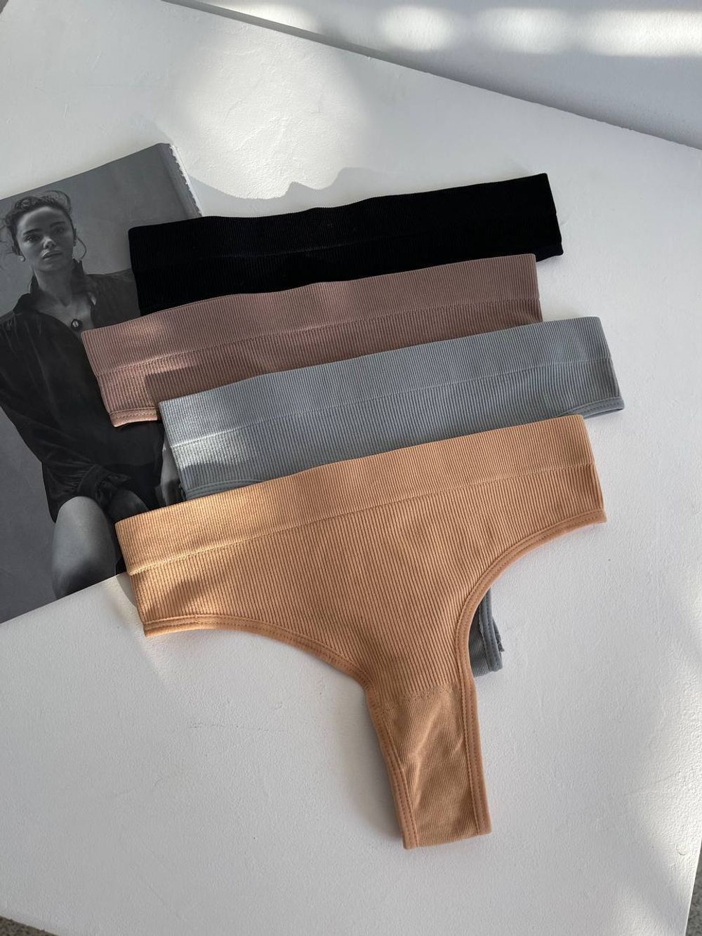 Стрінги в рубчик на високій посадці