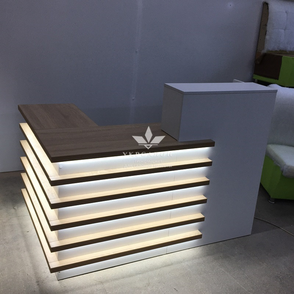 Стойка администратора угловая Style