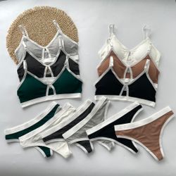 Зручний комплект з вирізом на топі