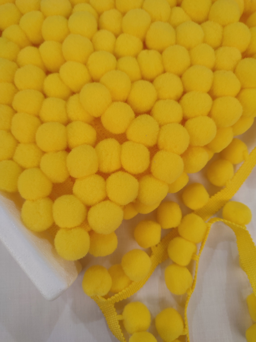 Помпоны на тесьме (2 см)