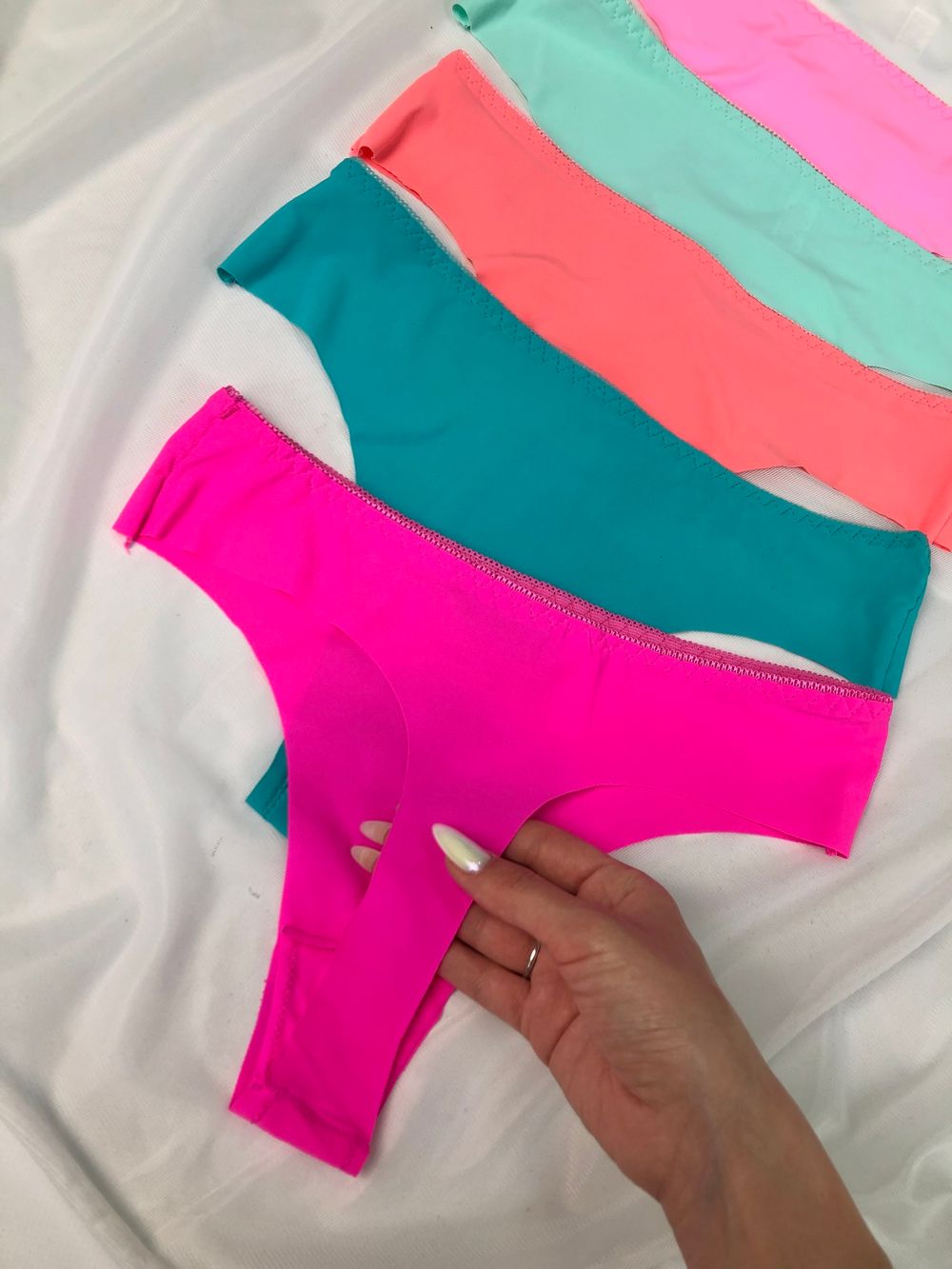 Кольорові безшовні трусики