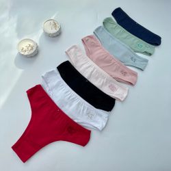 Американки з мінімалістичним малюнком