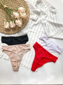 Стринги co значком