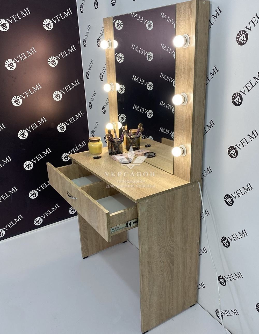 Робоче місце перукаря 736