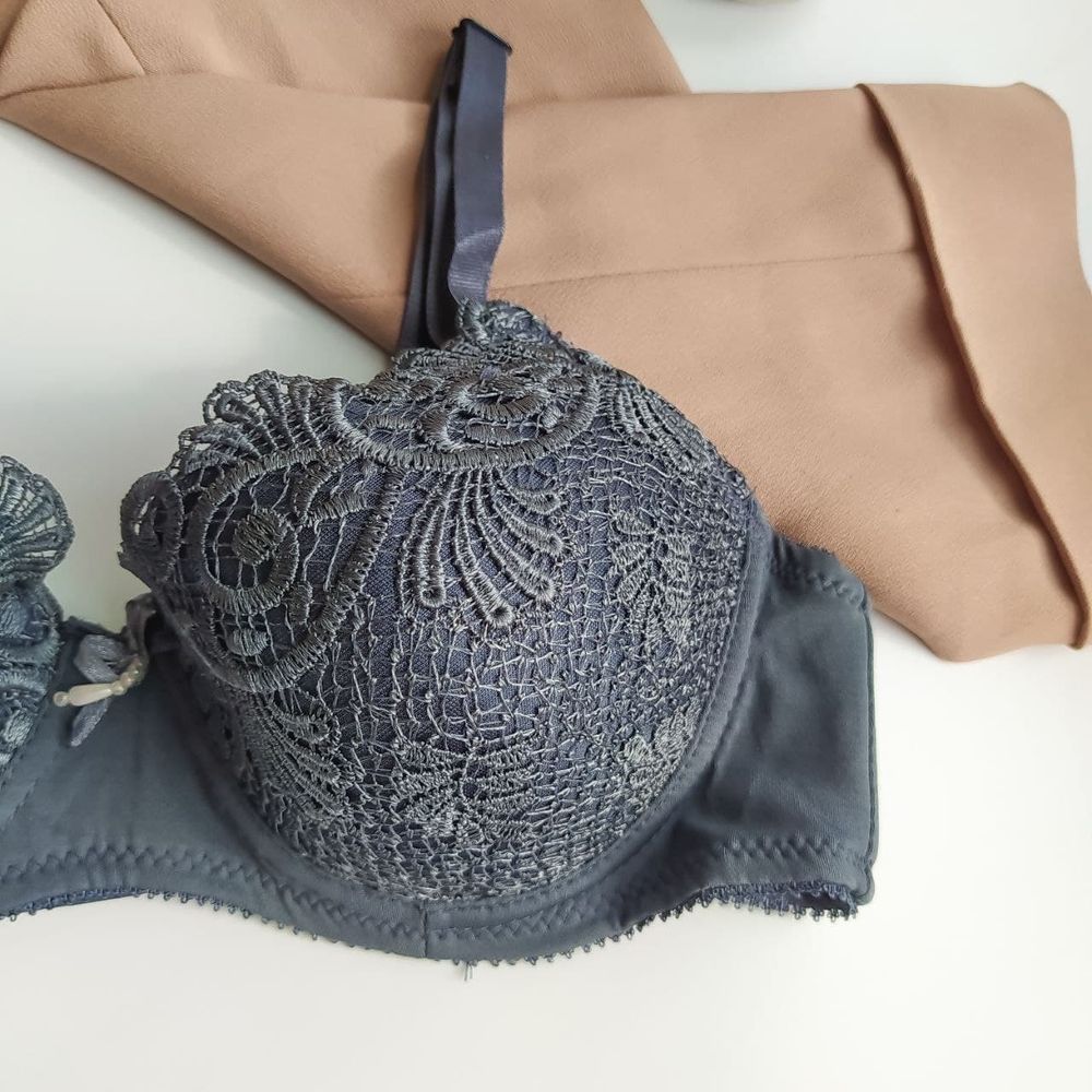 Бюстгальтер с ажурной чашкой