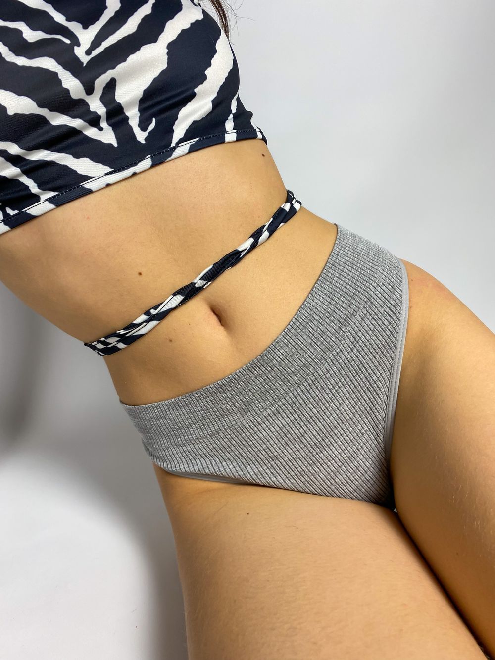 Класичні стрінги в рубчик