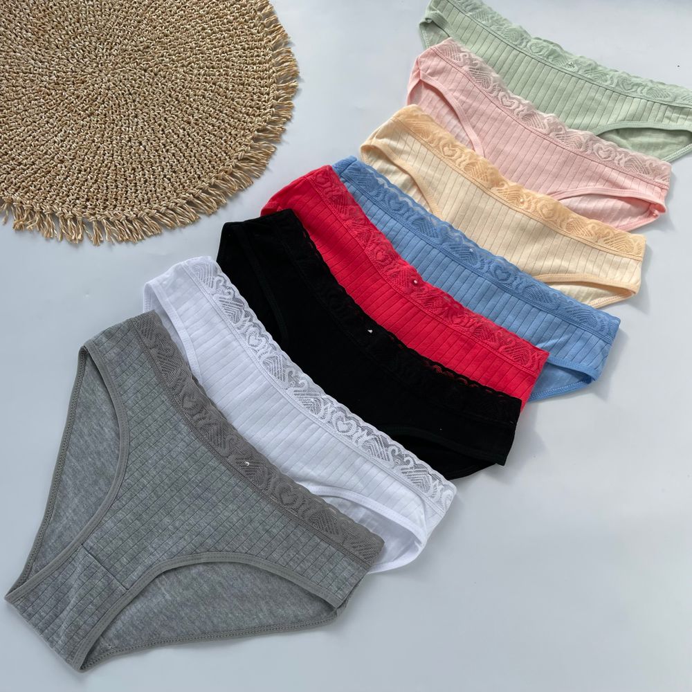 Сліпи з мереживним поясом