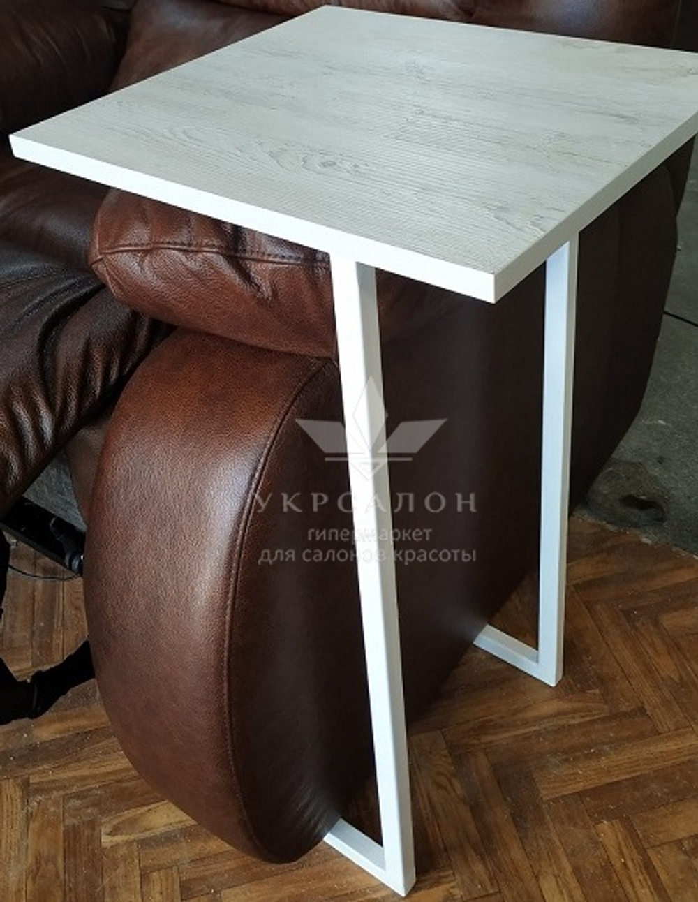 Столик Ontario