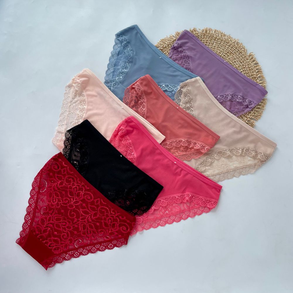 Сліпи з мереживом ззаду