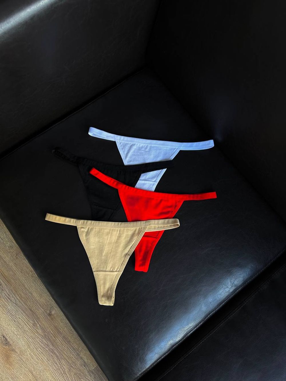 Бавовняні стрінги на лямочках