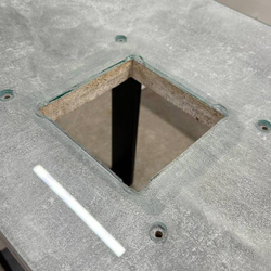 Защитное стекло 6 мм с квадратным отверстием для вытяжки