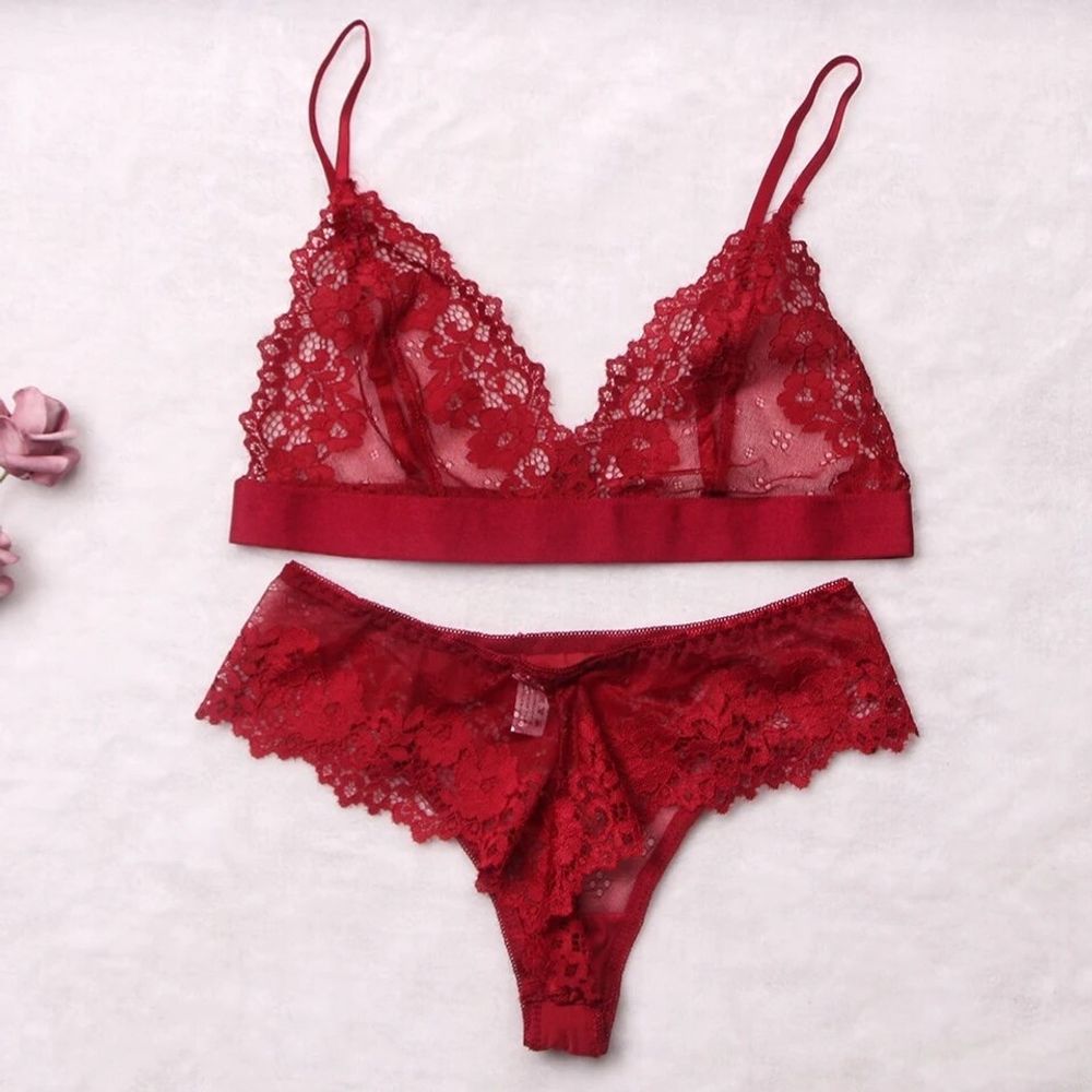 Комплект з ніжним мереживом