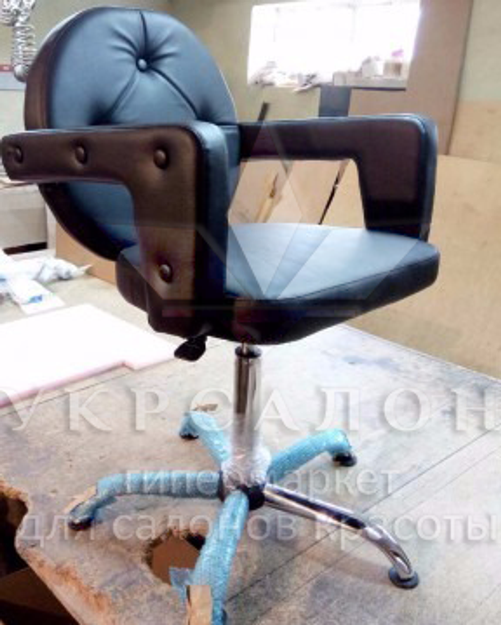 Парикмахерское кресло Lotos