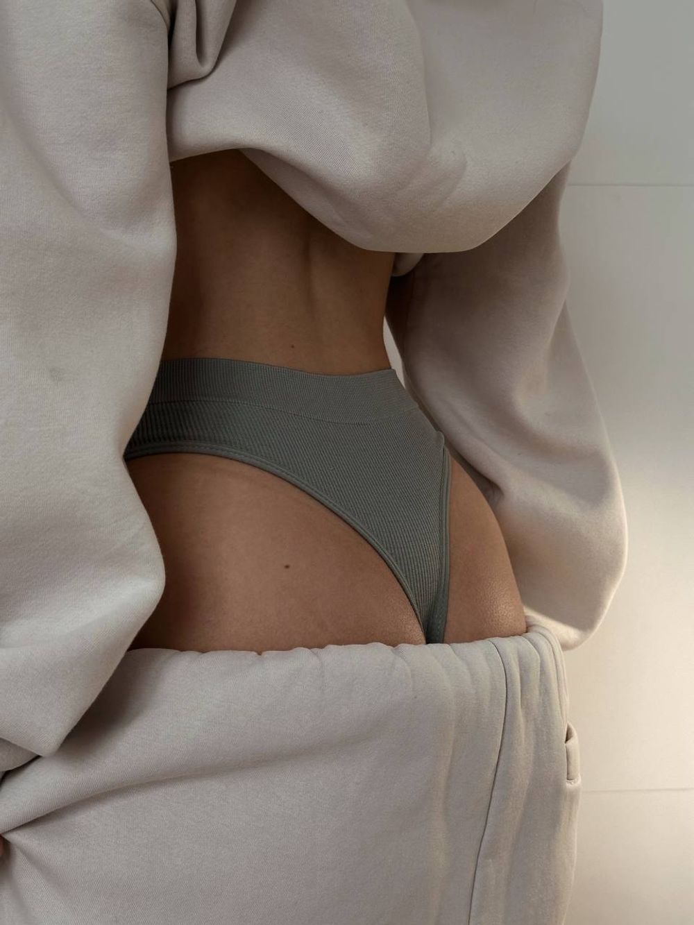 Стрінги в рубчик на високій посадці