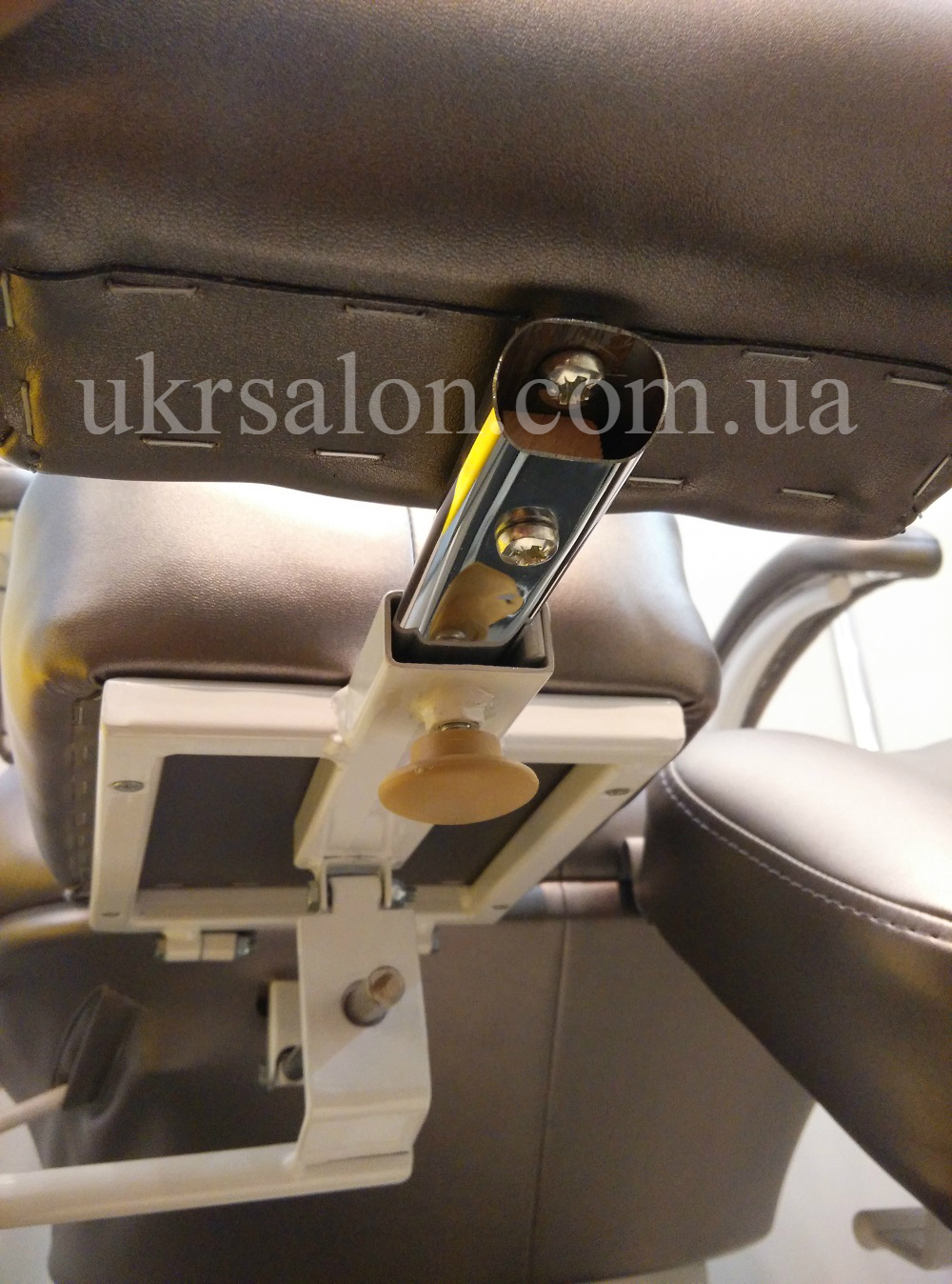 Педикюрно-косметологическое кресло КП-5 с подставкой для ванночки