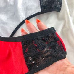 Стрінги з мереживними вставками по боках