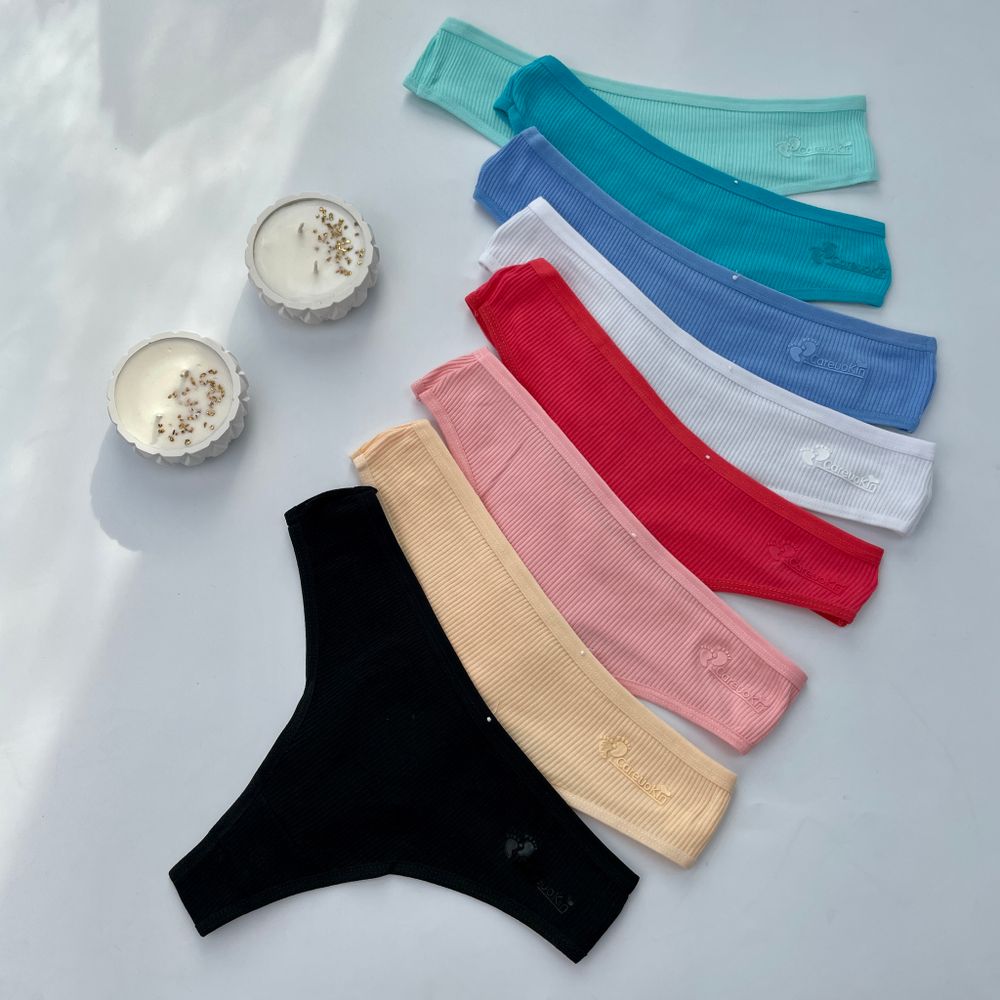 Класичні стрінги з маленьким написом