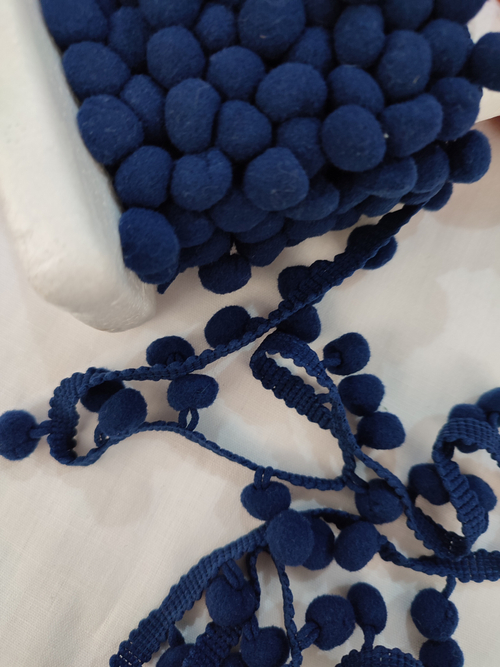 Помпоны на тесьме (1 см)