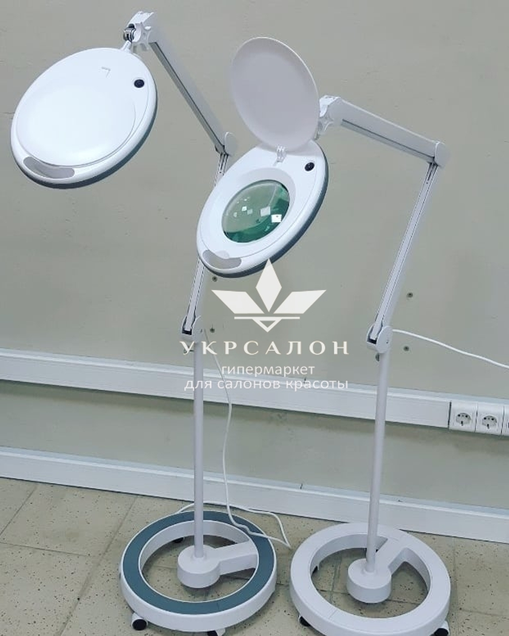 Штатив 5В з фіксатором для лампи-лупи