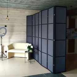 Ширма в темной раме классическая