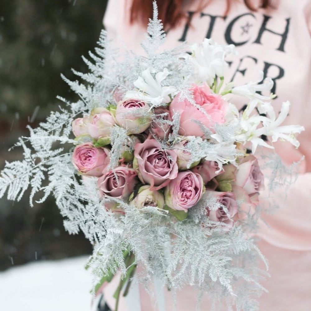 Зимовий букет «Сніжно-ніжний», Сніжний, зимовий букет з рожевих троянд