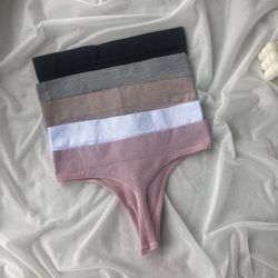 Класичні стрінги в рубчик