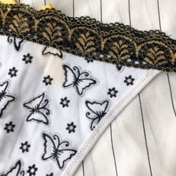 Стринги гипюровые