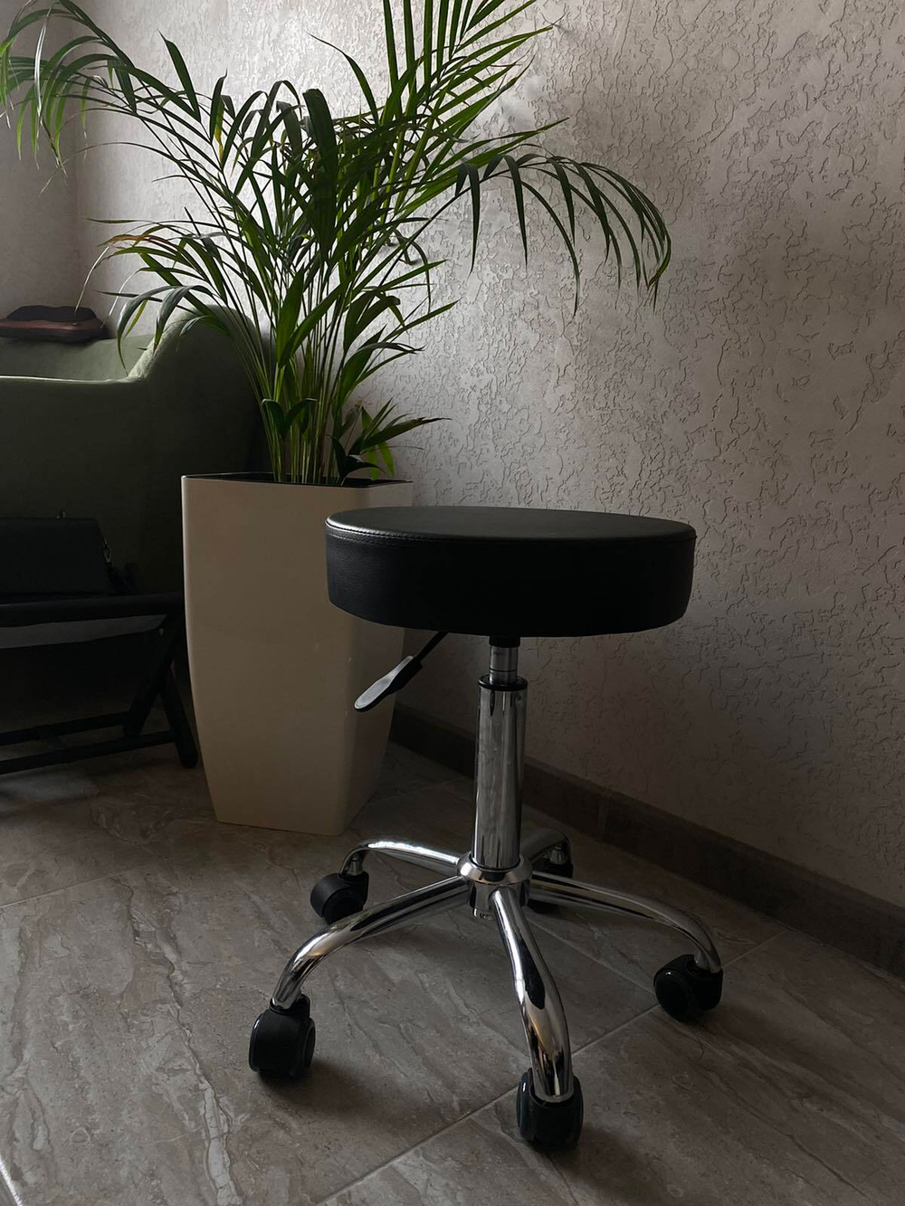 Стул для мастера 105