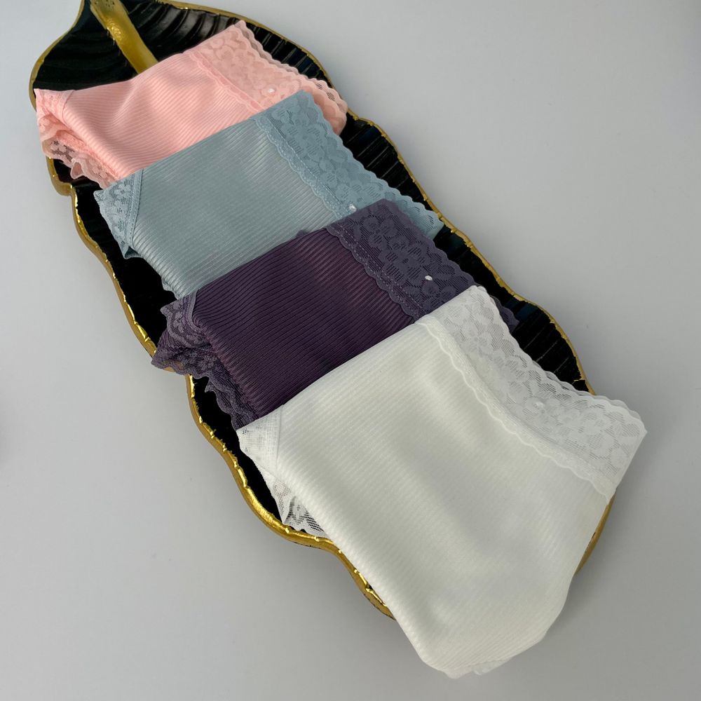 Американки з мереживною окантовкою