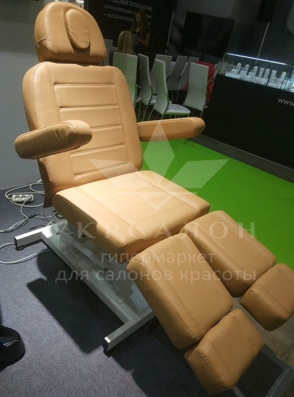 Педикюрно-косметологічне крісло 3706 (з 1 мотором)