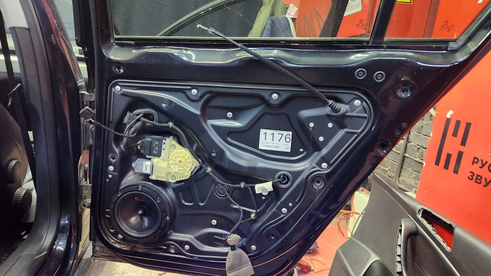Komplet Zvučnika za Volkswagen Passat B5,B6,B7,B8