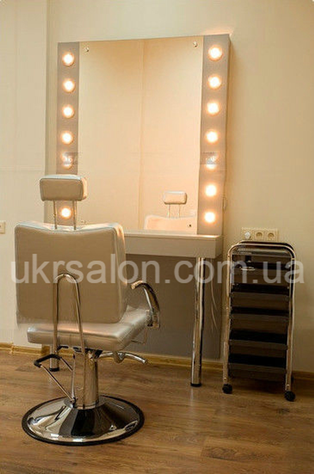 Рабочее место парикмахера-визажиста Sofia