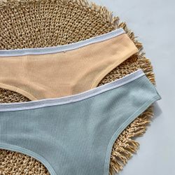 Стрінги з блискучою вставкою на резинці