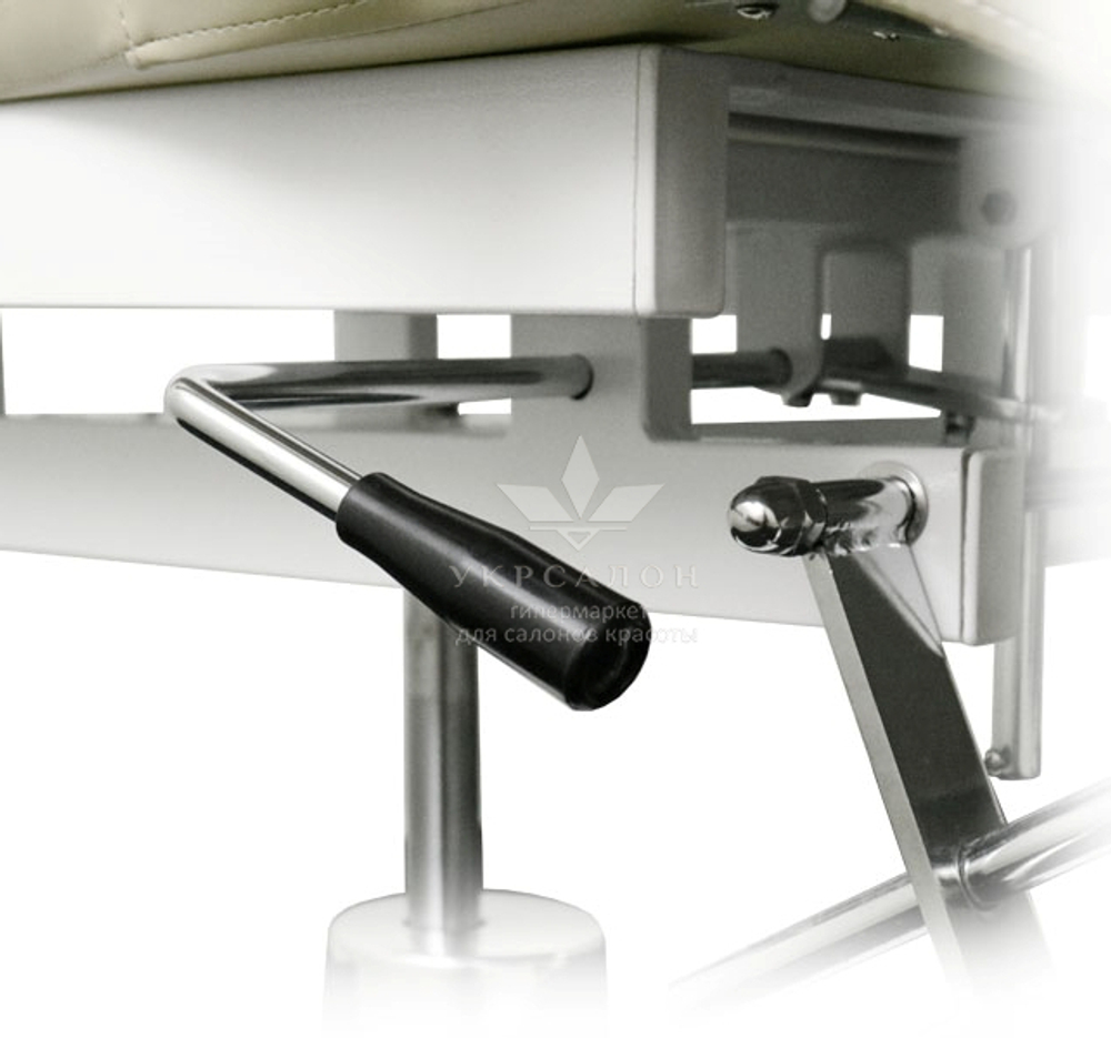 Педикюрно-косметологічне крісло 235