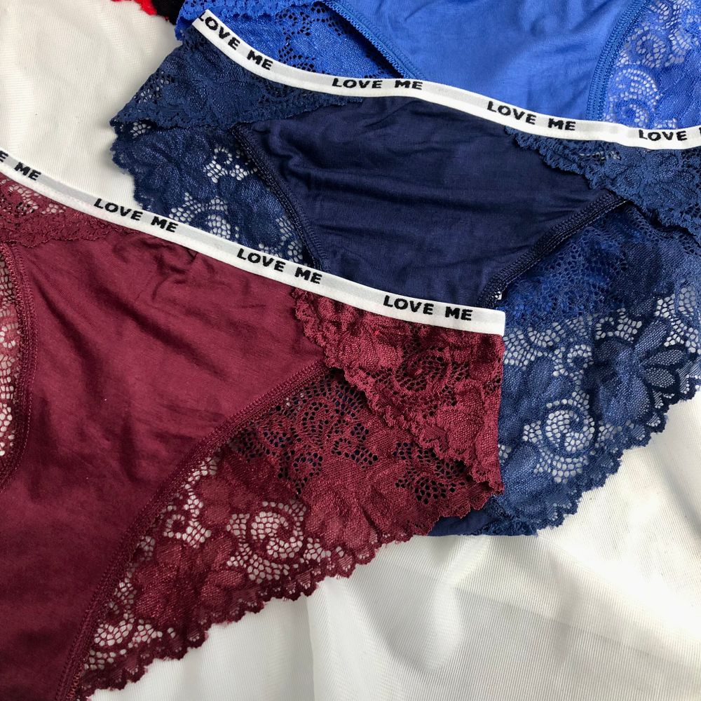 Спіпи з мерезживом ззаду і написом на резинці