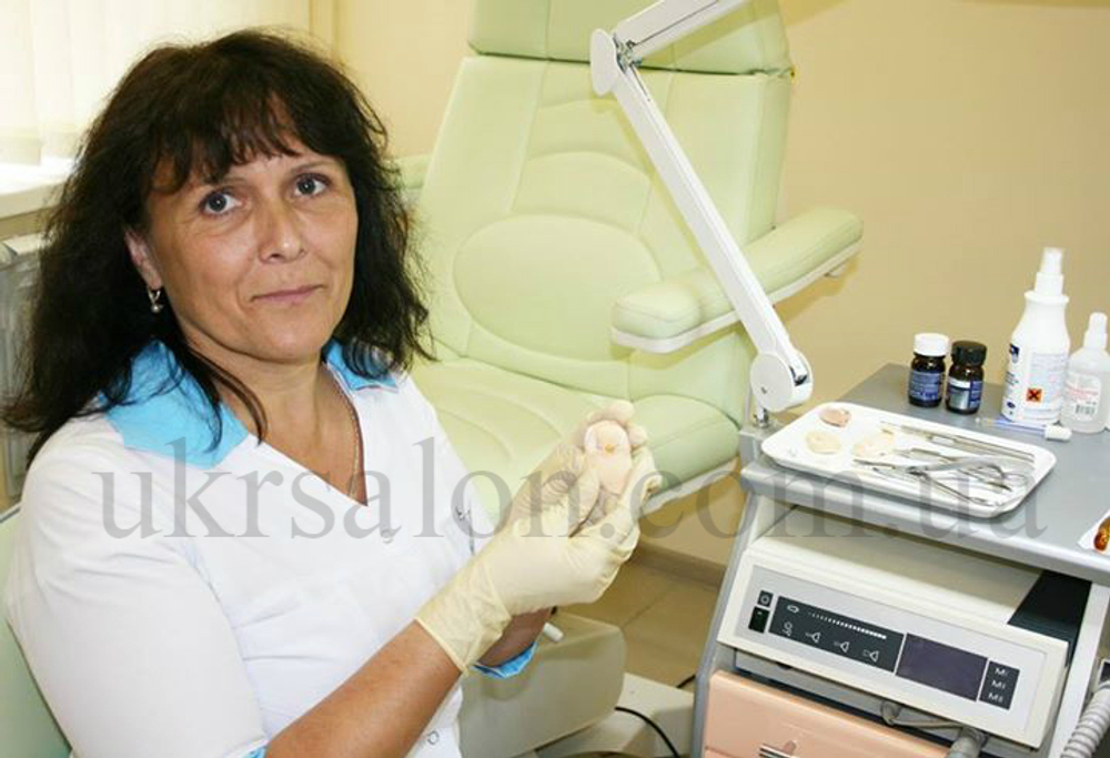 Педикюрно-косметологическое кресло FUT-PROFI-1