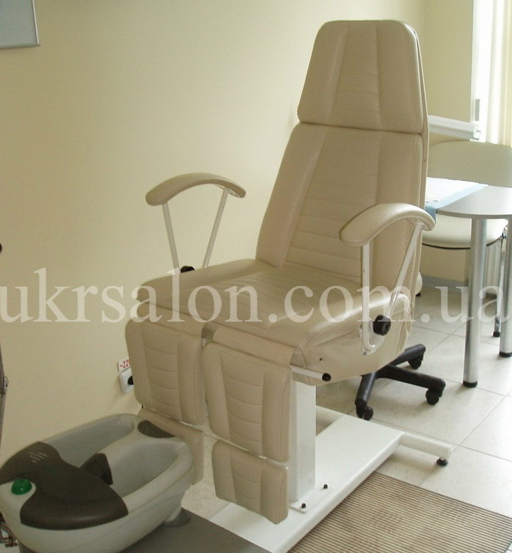 Педикюрно-косметологічне крісло КП-3
