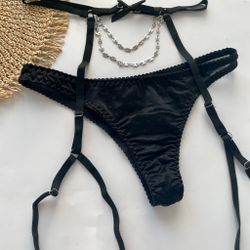 Вишуккний корсетний комплект з гартерами