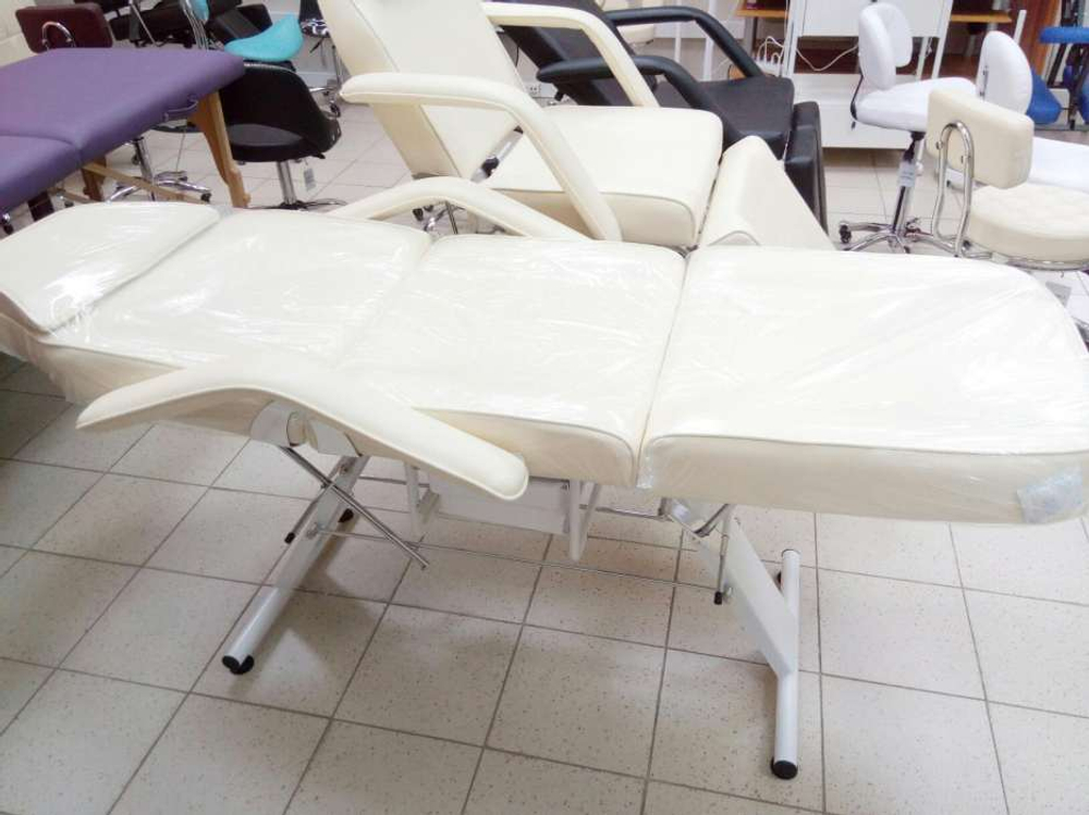 Кушетка косметологическая 202