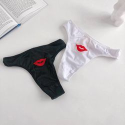 Стринги с вышивкой "губы"