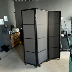 Ширма в темной раме классическая