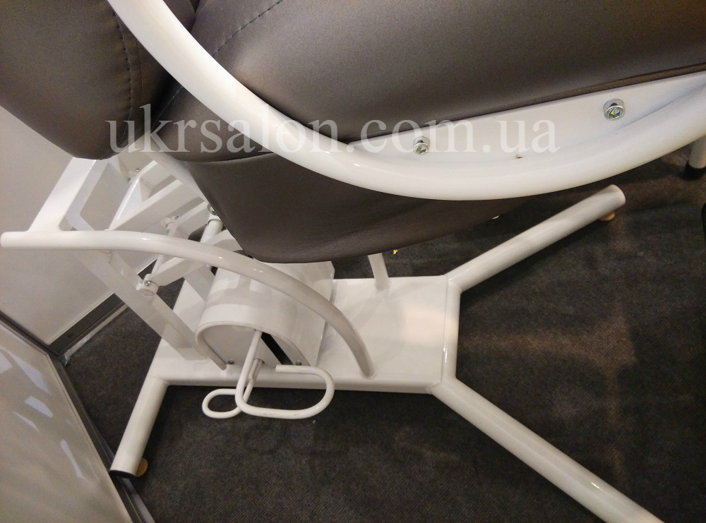 Педикюрно-косметологическое кресло КП-5 с подставкой для ванночки