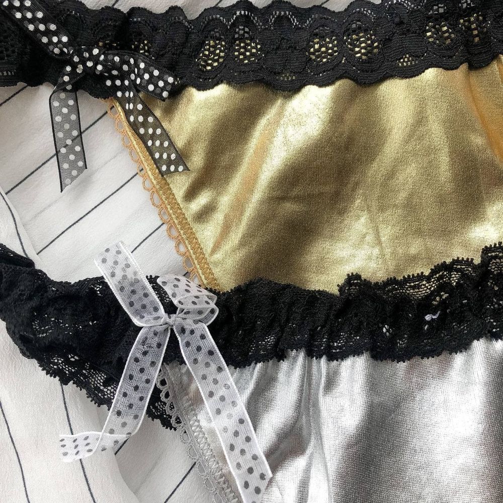 Полуажурные блестящие стринги