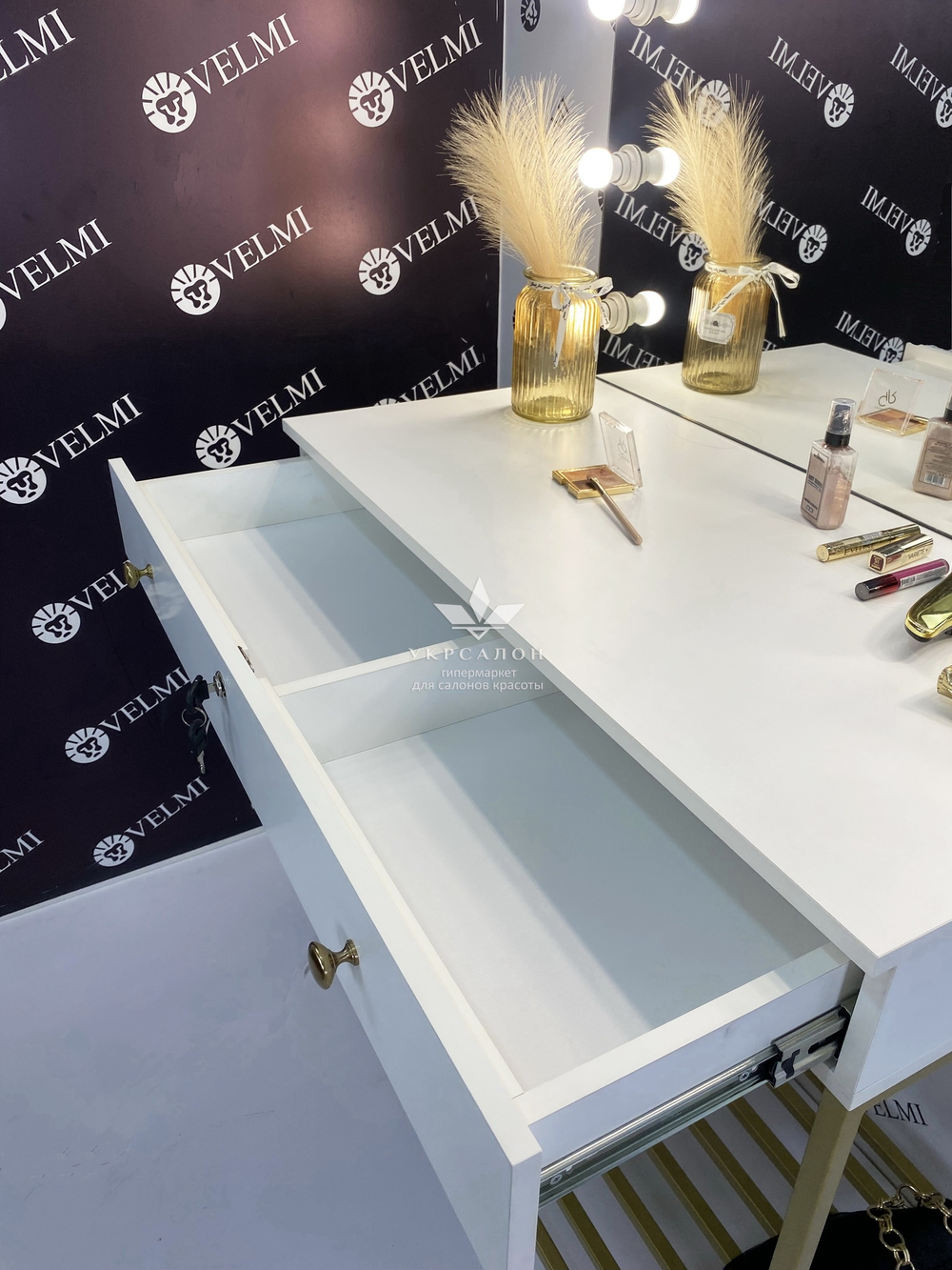 Рабочее место парикмахера 733