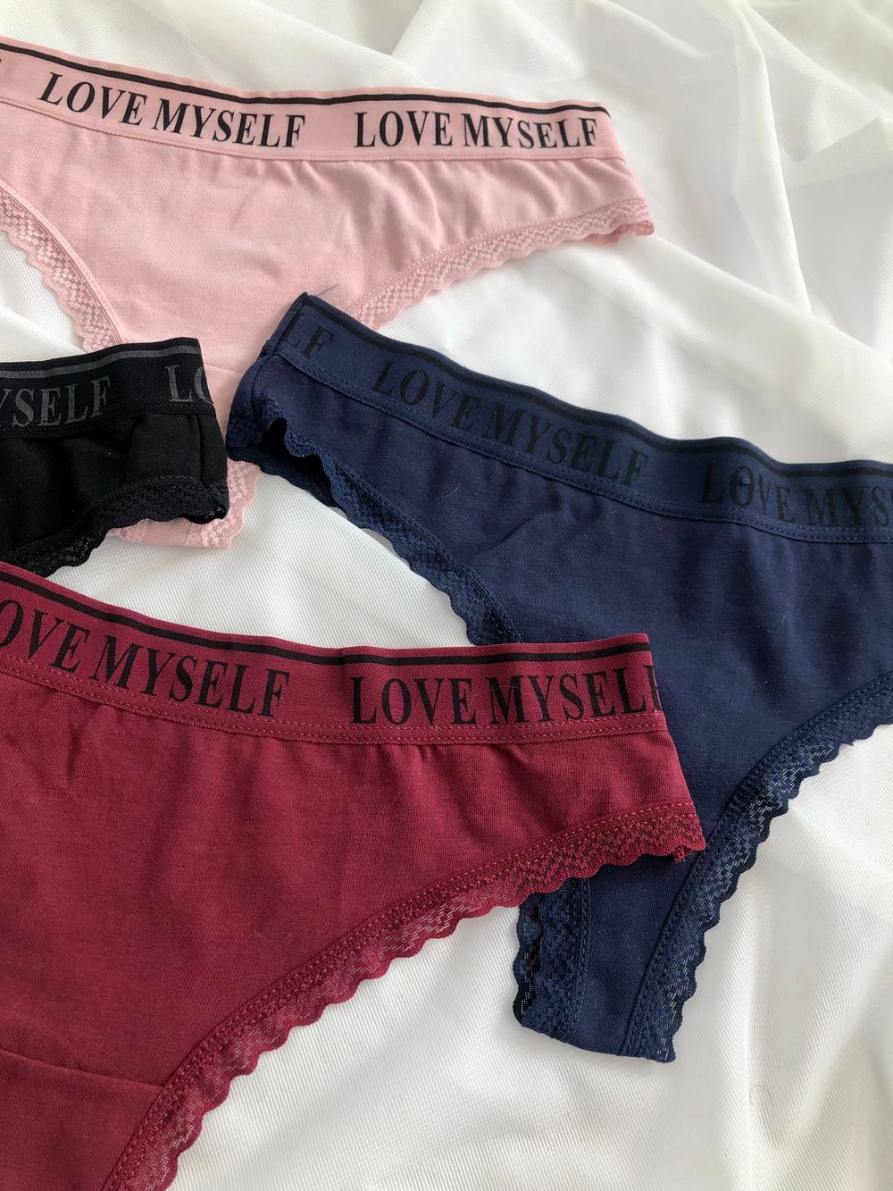 Стрінги з написом на резинці