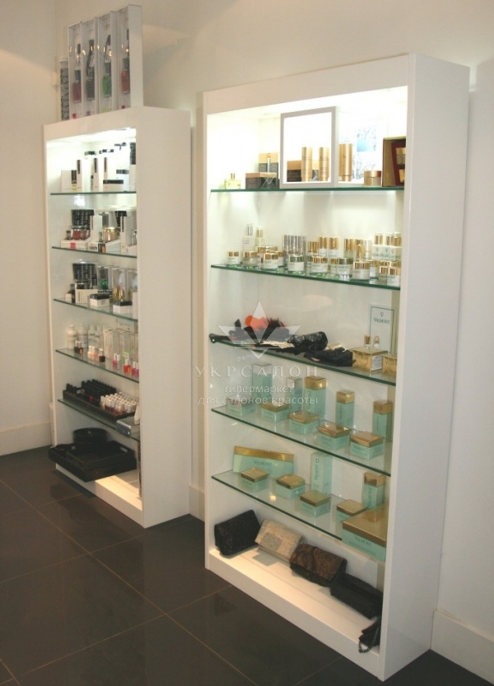 Вітрина для лаків Queen 622