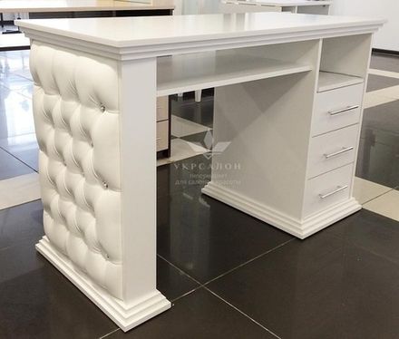 Манікюрний стіл Queen