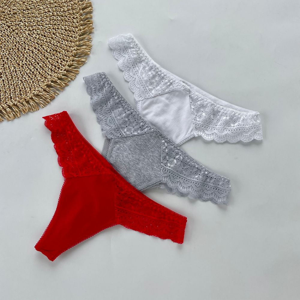 Трусики з мереживними вставками