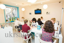 Манікюрний стіл Scania