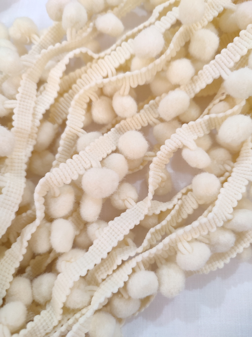 Помпоны на тесьме (1 см)